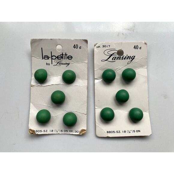 La Petite Green Plastic Shank Buttons - Vintage - Picture 1 of 2